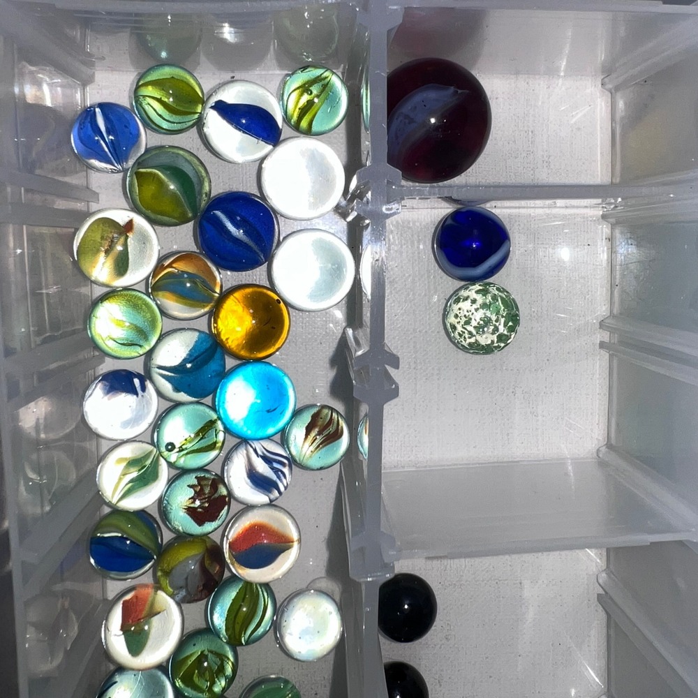 Mixed Lot of Assorted Glass Marbles Shooters Boulders Cats-Eyes with Case - Picture 16 of 16